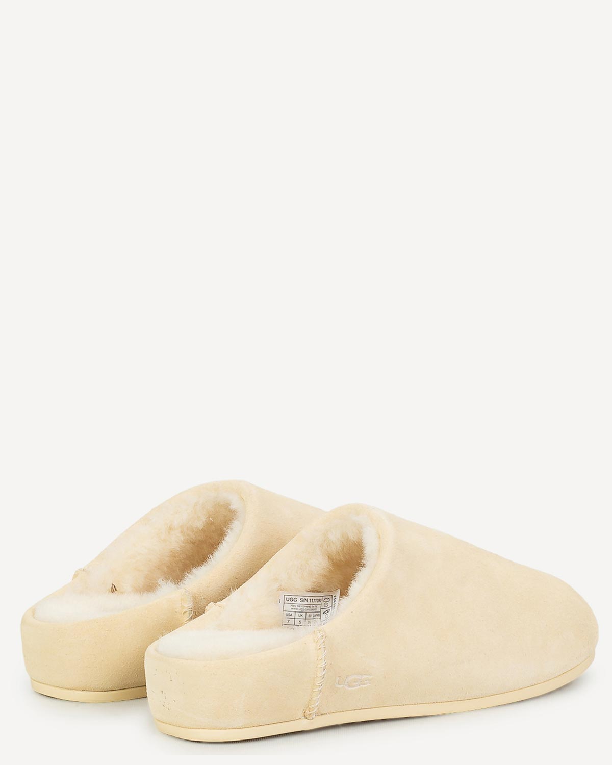 UGG.00373-ntb