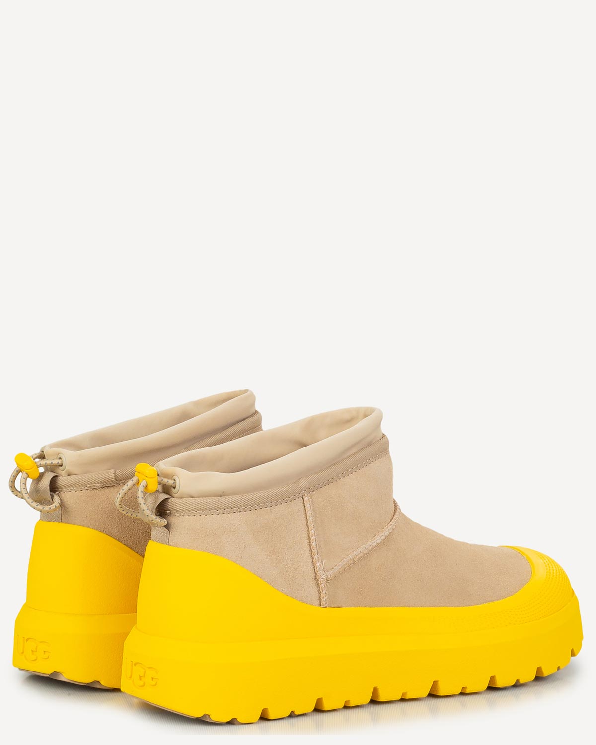 UGG.00389-ntb